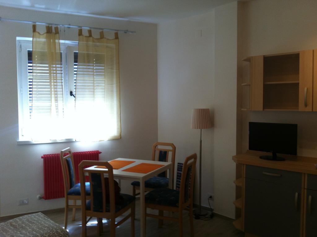 Casa Laurino In Centro A Bolzano Apartment Ruang foto